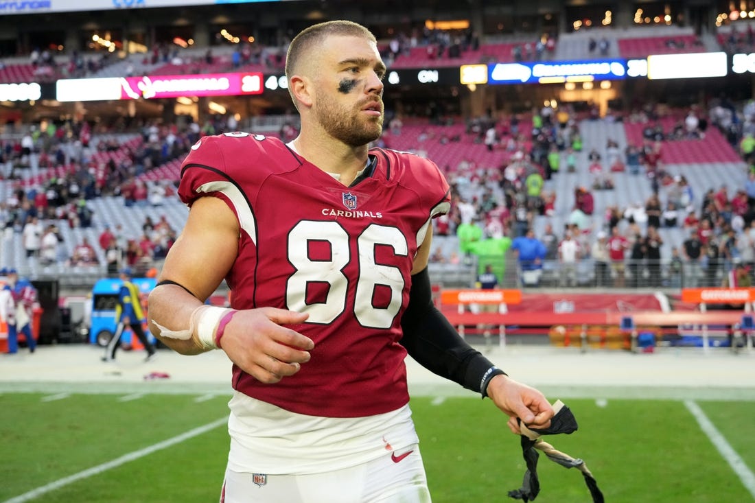 Nov 6, 2022; Glendale, Arizona, USA; Arizona Cardinals tight end Zach Ertz (86) leaves the field after facing the Seattle Seahawks at State Farm Stadium. Mandatory Credit: Joe Camporeale-USA TODAY Sports