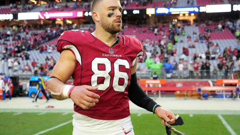 Nov 6, 2022; Glendale, Arizona, USA; Arizona Cardinals tight end Zach Ertz (86) leaves the field after facing the Seattle Seahawks at State Farm Stadium. Mandatory Credit: Joe Camporeale-USA TODAY Sports