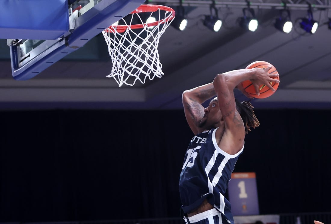 Nov 24, 2022; Paradise Island, BAHAMAS; Butler Bulldogs center Manny Bates (15) dunks during the second half against the Brigham Young Cougars at Imperial Arena. Mandatory Credit: Kevin Jairaj-USA TODAY Sports
