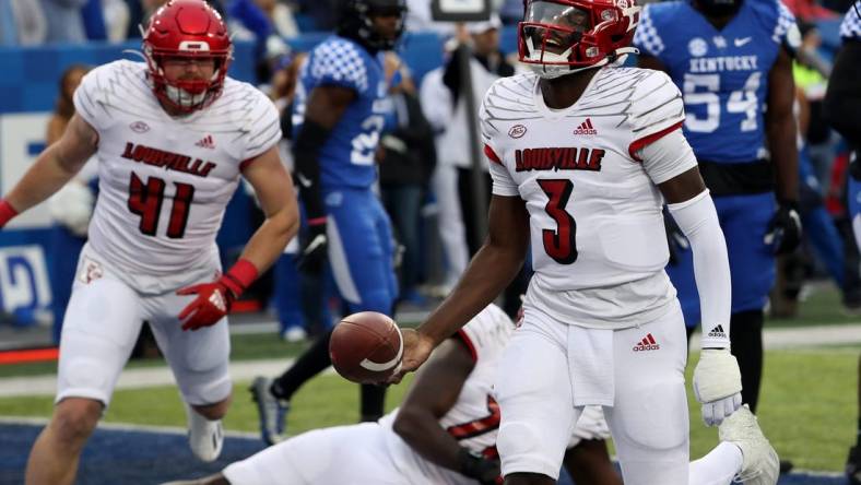 Louisville's Malik Cunningham runs for a touchdown against Kentucky.Nov. 26, 2022

Kentuckylouisville 12