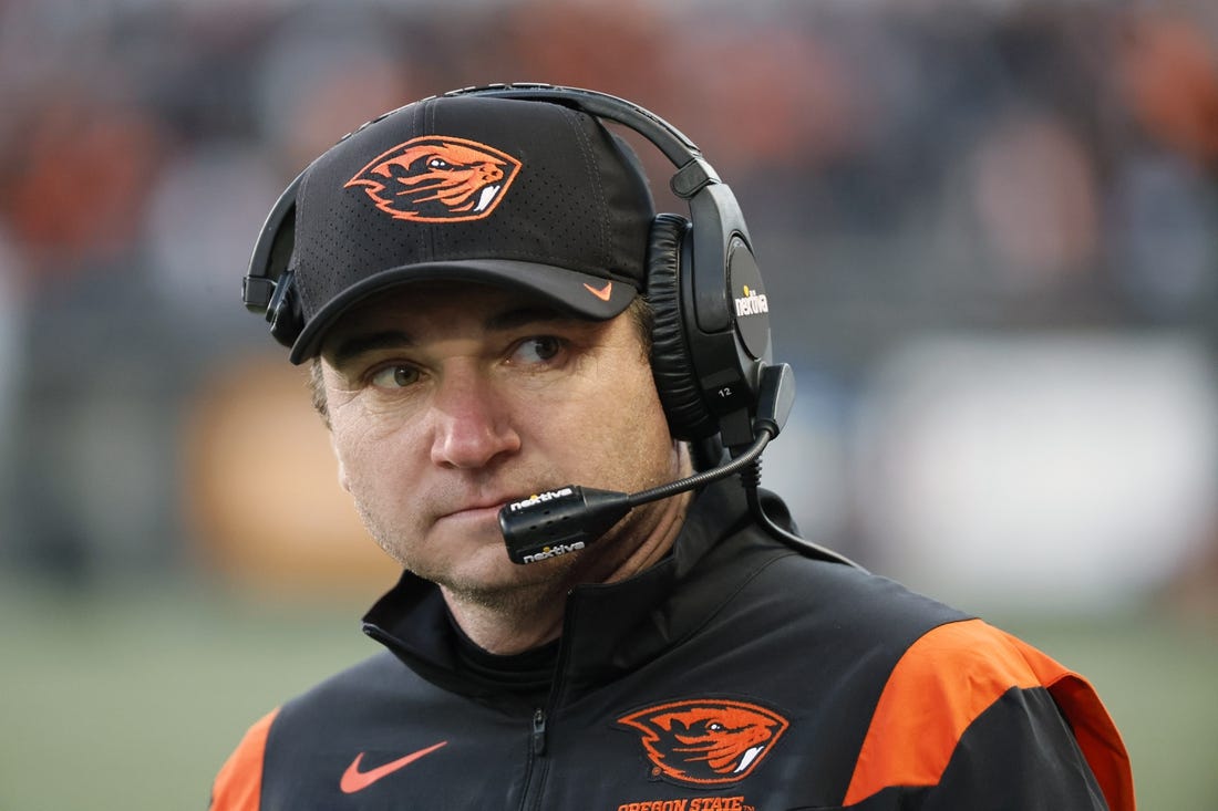 Oregon State coach Jonathan Smith receives extension