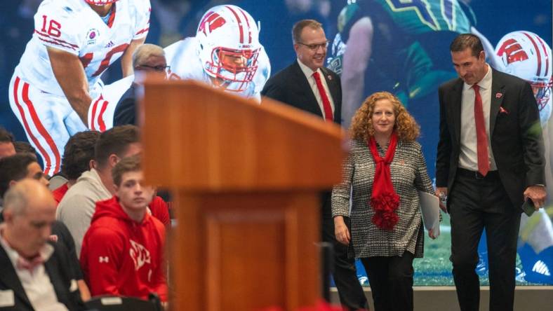 New Wisconsin head football coach Luke Fickell, right, joins  athletic director Chris McIntosh, left, and Chancellor Jennifer Mnookin at a welcome event Monday, November 28, 2022. at Camp Randall Stadium in Madison, Wis. He was previously head coach for six seasons at Cincinnati.MARK HOFFMAN/MILWAUKEE JOURNAL SENTINEL

Mjs Uwgrid28 4 Jpg Uwgrid Fickell