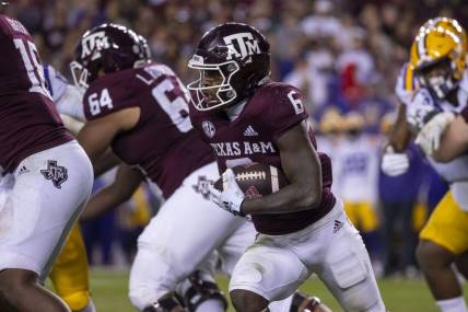 Nov 26, 2022; College Station, Texas, USA; Texas A&M Aggies running back Devon Achane (6) in action during the game between the Texas A&M Aggies and the LSU Tigers at Kyle Field. Mandatory Credit: Jerome Miron-USA TODAY Sports