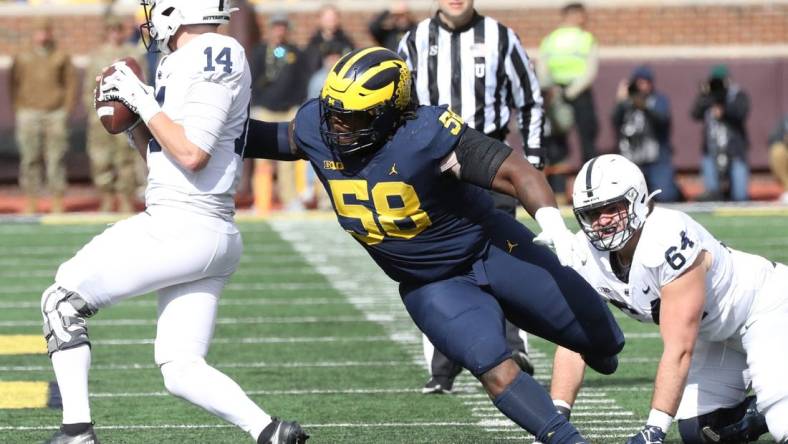 Michigan defensive lineman Mazi Smith (58) pressures Penn State quarterback Sean Clifford (14) during the second half Oct. 15, 2022 at Michigan Stadium in Ann Arbor.

Michpenn 101522 Kd 0016511