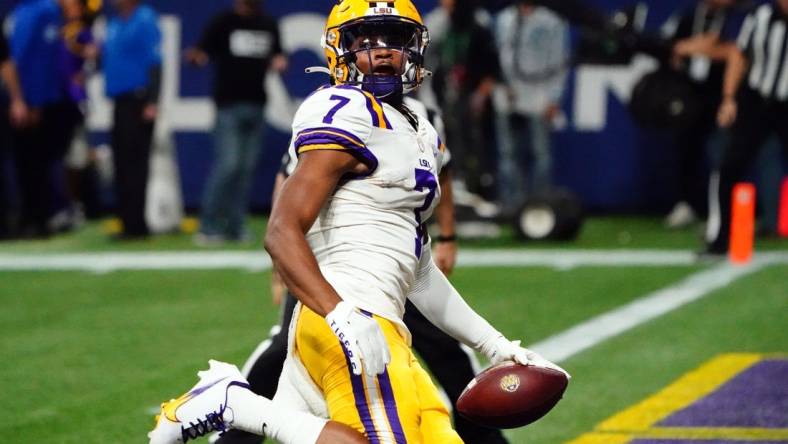 Dec 3, 2022; Atlanta, GA, USA; LSU Tigers wide receiver Kayshon Boutte (7) carries the ball for a receiving touchdown against the Georgia Bulldogs during the first quarter of the SEC Championship game at Mercedes-Benz Stadium. Mandatory Credit: John David Mercer-USA TODAY Sports