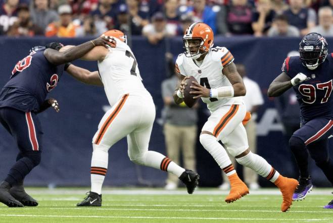 Houston Texans quarterback Deshaun Watson (4) scrambles during the