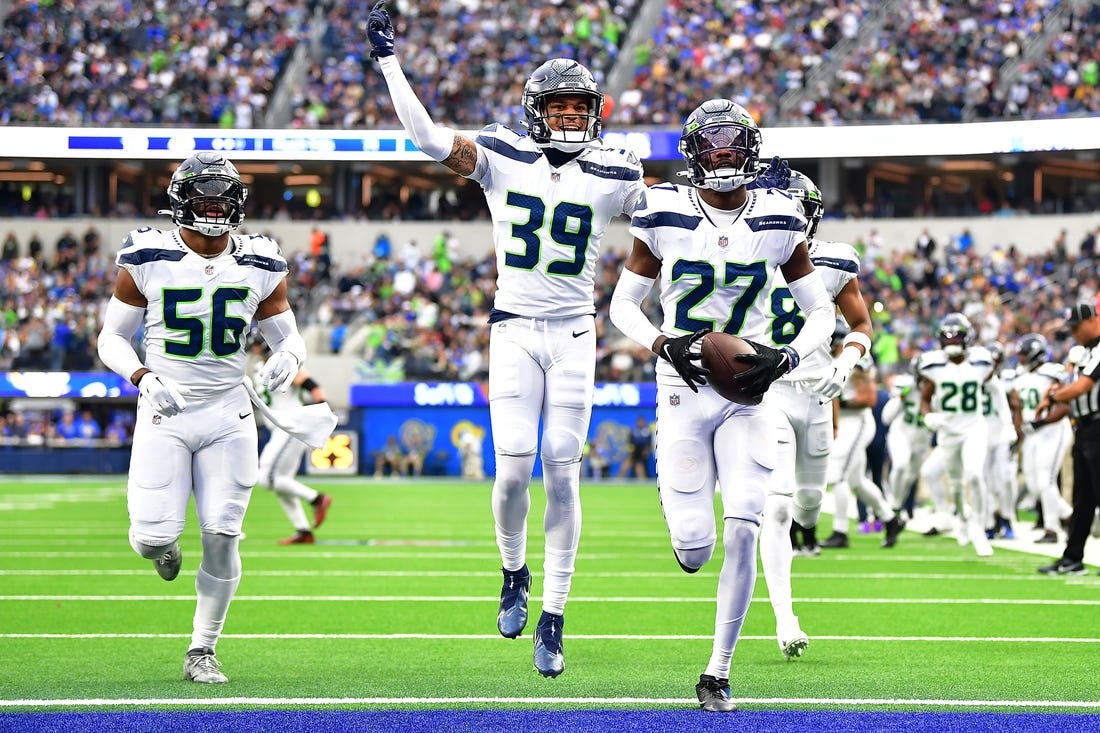 Seahawks vs. Rams: Geno Smith's late touchdown pass leads Seattle to huge  27-23 win - Field Gulls