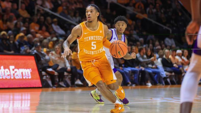 Dec 4, 2022; Knoxville, Tennessee, USA; Tennessee Volunteers guard Zakai Zeigler (5) moves the ball against the Alcorn State Braves at Thompson-Boling Arena. Mandatory Credit: Randy Sartin-USA TODAY Sports