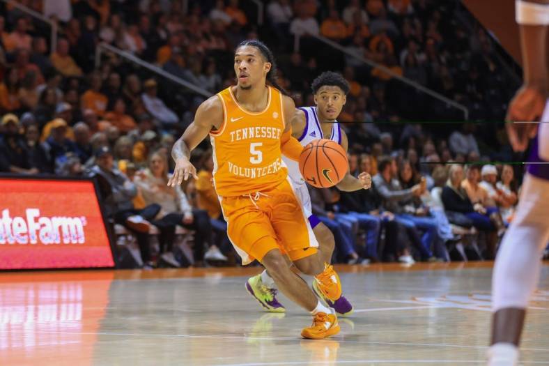 Dec 4, 2022; Knoxville, Tennessee, USA; Tennessee Volunteers guard Zakai Zeigler (5) moves the ball against the Alcorn State Braves at Thompson-Boling Arena. Mandatory Credit: Randy Sartin-USA TODAY Sports