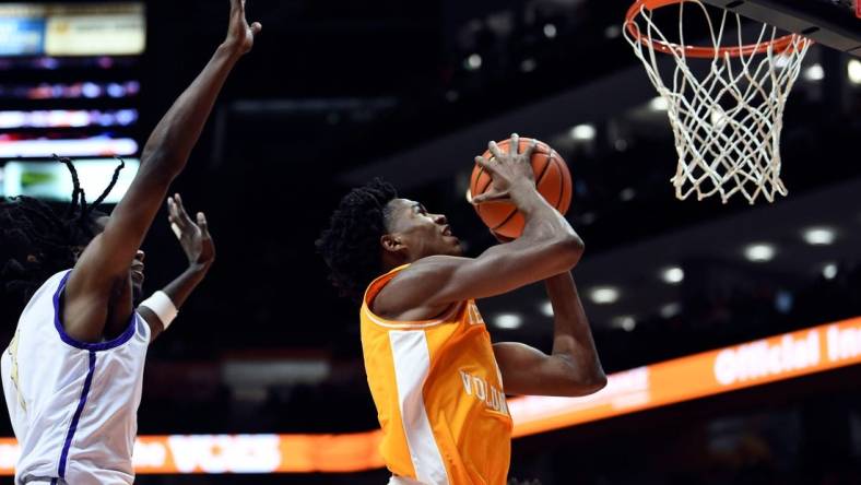 Tennessee forward Julian Phillips (2) tries to score while guarded by Alcorn State forward/center Dontrell McQuarter (1) during the NCAA college basketball game between the Tennessee Vols and the Alcorn State Braves in Knoxville, Tenn. on Sunday, December 4, 2022.

Kns Uthoops Alcorn State