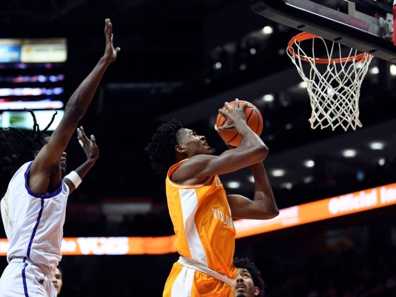 Tennessee forward Julian Phillips (2) tries to score while guarded by Alcorn State forward/center Dontrell McQuarter (1) during the NCAA college basketball game between the Tennessee Vols and the Alcorn State Braves in Knoxville, Tenn. on Sunday, December 4, 2022.

Kns Uthoops Alcorn State