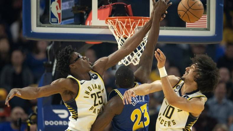 Dec 5, 2022; San Francisco, California, USA; Indiana Pacers forward Jalen Smith (25) and guard Kendall Brown (10) combine to block a shot by Golden State Warriors forward Draymond Green (23) during the first quarter at Chase Center. Mandatory Credit: D. Ross Cameron-USA TODAY Sports