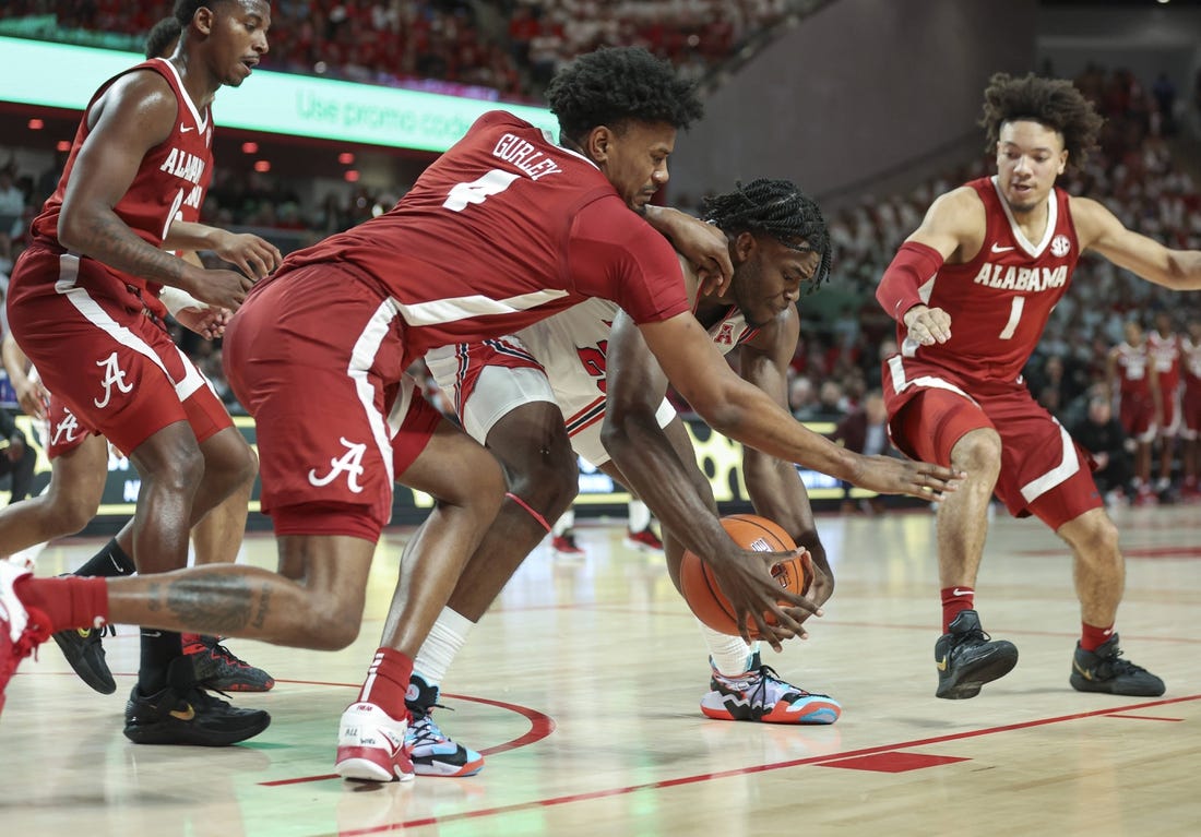 Dec 10, 2022; Houston, Texas, USA; Houston Cougars forward Jarace Walker (25) attempts to get control of a loose ball away from Alabama Crimson Tide forward Noah Gurley (4) during the second half at Fertitta Center. Mandatory Credit: Troy Taormina-USA TODAY Sports