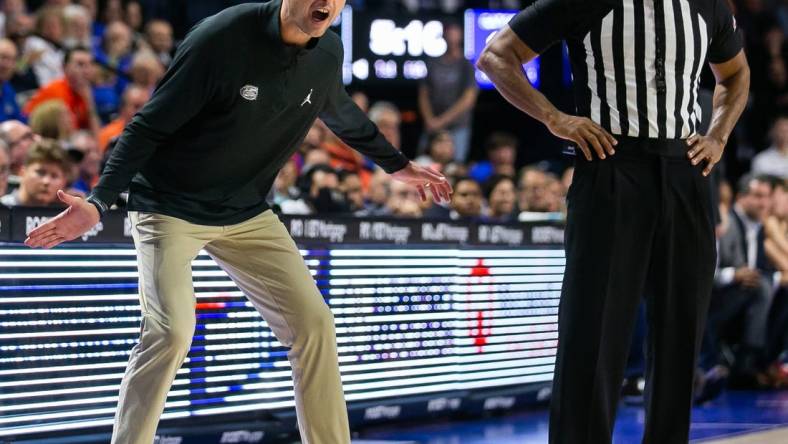 Florida Gators head coach Todd Golden goes off on an official after a call in the first half. The University of Florida men  s basketball team hosted the University of Connecticut at Exactech Arena at the Stephen C. O  Connell Center in Gainesville, FL on Wednesday, December 7, 2022. [Doug Engle/Gainesville Sun]

Gai Ufbasketballuconn