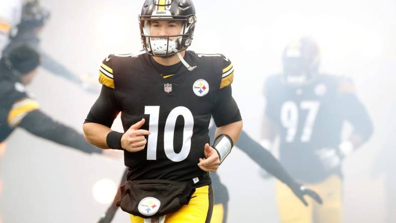 Dec 11, 2022; Pittsburgh, Pennsylvania, USA;  Pittsburgh Steelers quarterback Mitch Trubisky (10) takes the field against the Baltimore Ravens at Acrisure Stadium. Mandatory Credit: Charles LeClaire-USA TODAY Sports