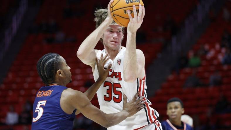 Dec 13, 2022; Salt Lake City, Utah, USA; Utah Utes center Branden Carlson (35) looks to shoot against Texas-San Antonio Roadrunners guard DJ Richards (5) in the second half at Jon M. Huntsman Center. Mandatory Credit: Jeffrey Swinger-USA TODAY Sports