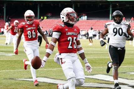 Dec 17, 2022; Boston, MA, USA; Louisville Cardinals running back Jawhar Jordan (25) runs in a touchdown against the Cincinnati Bearcats during the first half at Fenway Park. Mandatory Credit: Eric Canha-USA TODAY Sports