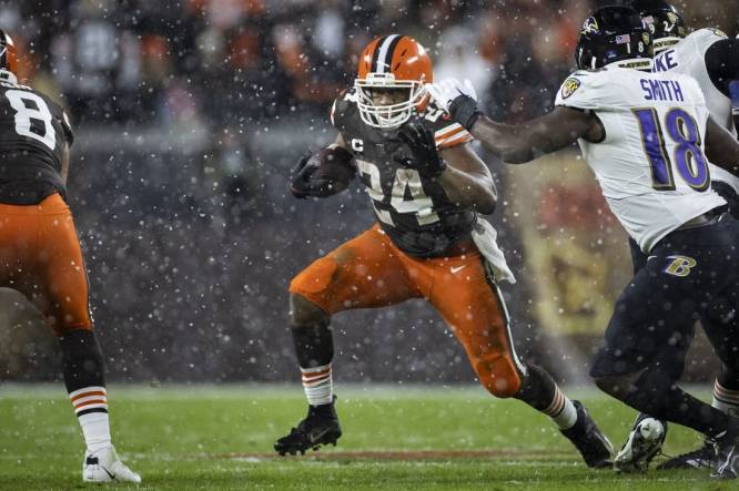 Browns running back Nick Chubb practices, will play Saturday