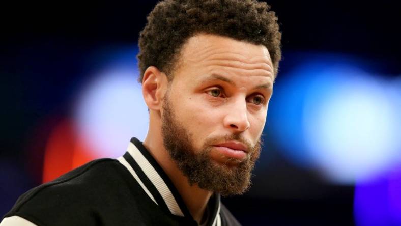 Dec 20, 2022; New York, New York, USA; Golden State Warriors injured guard Stephen Curry (30) during a time out during the third quarter against the New York Knicks at Madison Square Garden. Mandatory Credit: Brad Penner-USA TODAY Sports