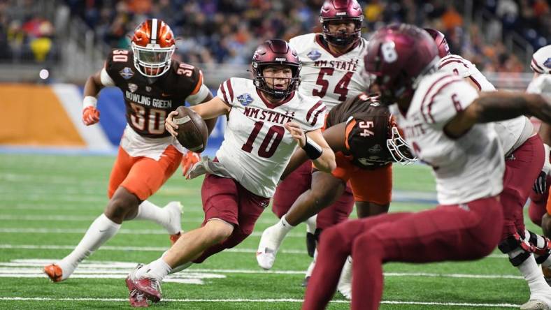 Dec 26, 2022; Detroit, Michigan, USA; New Mexico State quarterback Diego Pavia (10) scrambles for a first down against Bowling Green in the second quarter in the 2022 Quick Lane Bowl at Ford Field. Mandatory Credit: Lon Horwedel-USA TODAY Sports