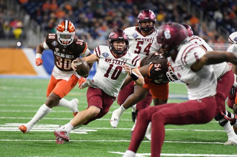 Dec 26, 2022; Detroit, Michigan, USA; New Mexico State quarterback Diego Pavia (10) scrambles for a first down against Bowling Green in the second quarter in the 2022 Quick Lane Bowl at Ford Field. Mandatory Credit: Lon Horwedel-USA TODAY Sports