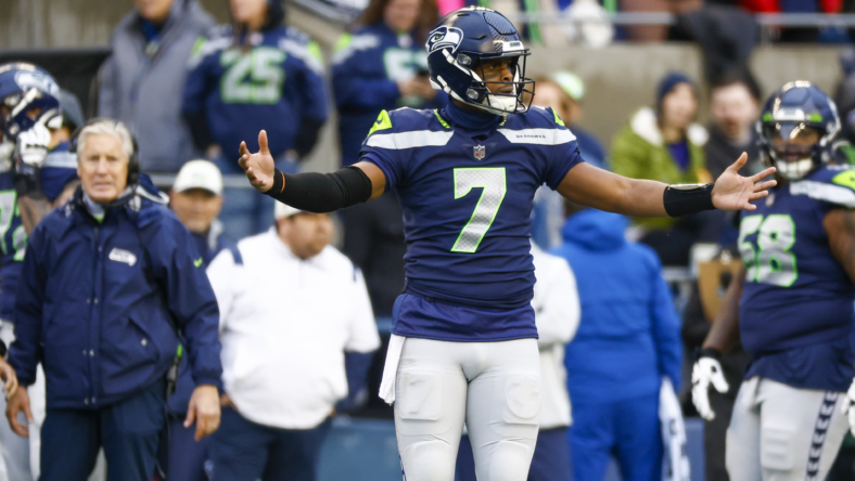 Seattle Seahawks re-sign Geno Smith 