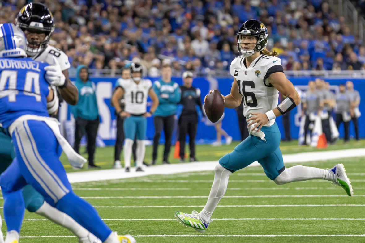 Jacksonville Jaguars Star QB Trevor Lawrence Suffers Ugly-looking Knee ...