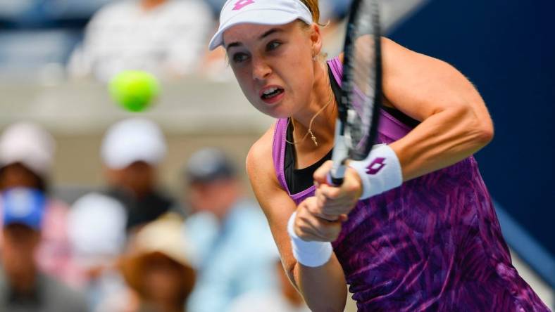 Aug 27, 2019; Flushing, NY, USA; Anna Blinkova of Russia hits to Naomi Osaka of Japan in the first round on day two of the 2019 U.S. Open tennis tournament at USTA Billie Jean King National Tennis Center. Mandatory Credit: Robert Deutsch-USA TODAY Sports