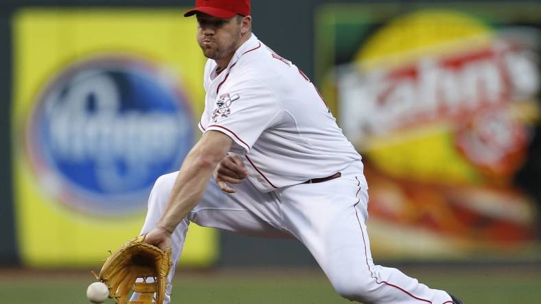 AUGUST 17, 2012: Cincinnati Reds third baseman Scott Rolen (27) makes the grab and the throw to first for the out in the third inning against the Chicago Cubs.

Reds