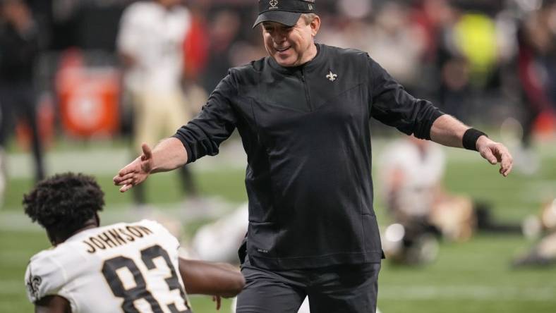 Jan 9, 2022; Atlanta, Georgia, USA; New Orleans Saints head coach Sean Payton shakes hands with tight end Juwan Johnson (83) prior to the game against the Atlanta Falcons at Mercedes-Benz Stadium. Mandatory Credit: Dale Zanine-USA TODAY Sports