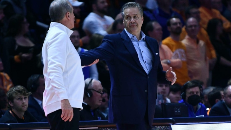 Tennessee head coach Rick Barnes and Kentucky head coach John Calipari at the end of the NCAA college basketball game between the Kentucky Wildcats and Tennessee Volunteers in Knoxville, Tenn. on Tuesday, February 15, 2022.

Px Uthoops Kentucky