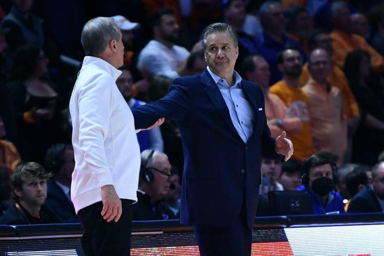 Tennessee head coach Rick Barnes and Kentucky head coach John Calipari at the end of the NCAA college basketball game between the Kentucky Wildcats and Tennessee Volunteers in Knoxville, Tenn. on Tuesday, February 15, 2022.

Px Uthoops Kentucky