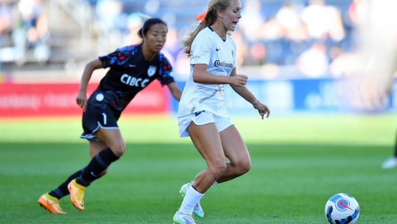 Jul 10, 2022; Bridgeview, Illinois, USA; North Carolina Courage forward Brittany Ratcliffe (27) moves the ball ahead of Chicago Red Stars forward Yuki Nagasato (7) during the first half at SeatGeek Stadium. Mandatory Credit: Daniel Bartel-USA TODAY Sports