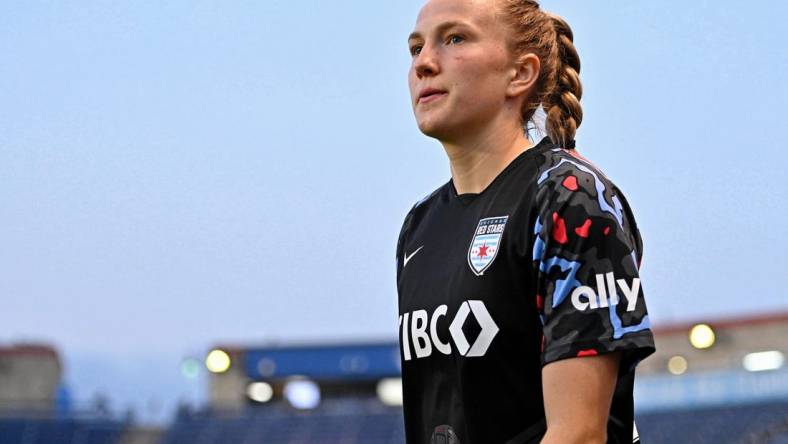 Sep 14, 2022; Bridgeview, Illinois, USA; Chicago Red Stars defender Zoe Morse (20) before the game against the Kansas City Current at SeatGeek Stadium. Mandatory Credit: Daniel Bartel-USA TODAY Sports