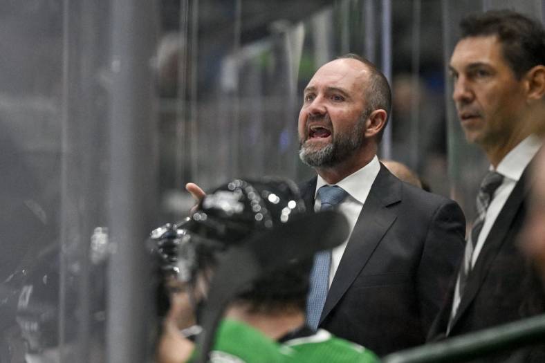 Sep 26, 2022; Dallas, Texas, USA; Dallas Stars head coach Peter DeBoer yells to his team during the third period of the game between the Dallas Stars and the St. Louis Blues at the American Airlines Center. Mandatory Credit: Jerome Miron-USA TODAY Sports