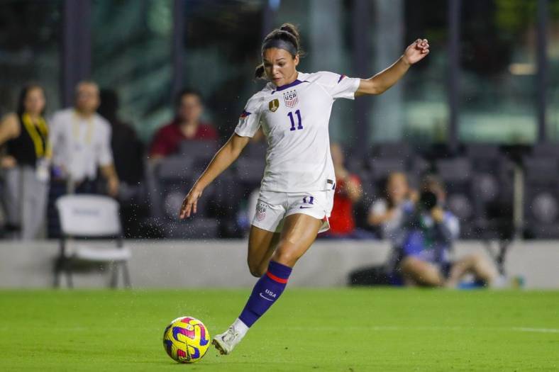 Nov 10, 2022; Ft. Lauderdale, Florida, USA; United States forward Sophia Smith (11) delivers a cross during the first half against Germany at DRV PNK Stadium. Mandatory Credit: Sam Navarro-USA TODAY Sports