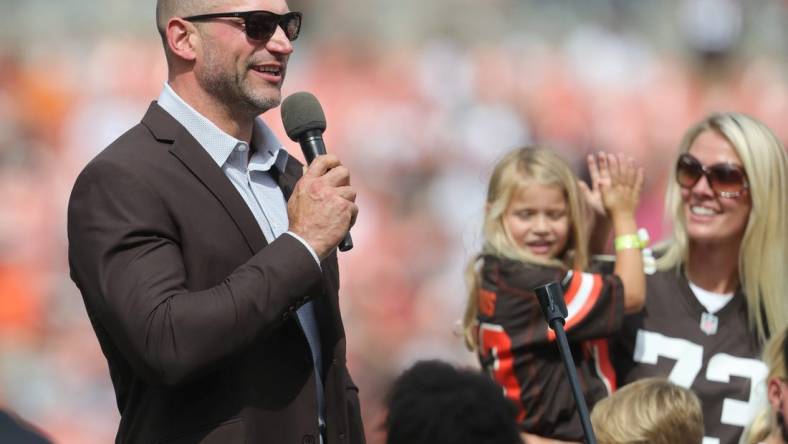 Former Browns offensive tackle Joe Thomas addresses the crowd after being inducted into the Browns Ring of Honor during halftime Sunday, Sept. 18, 2022 in Cleveland.

Syndication Akron Beacon Journal