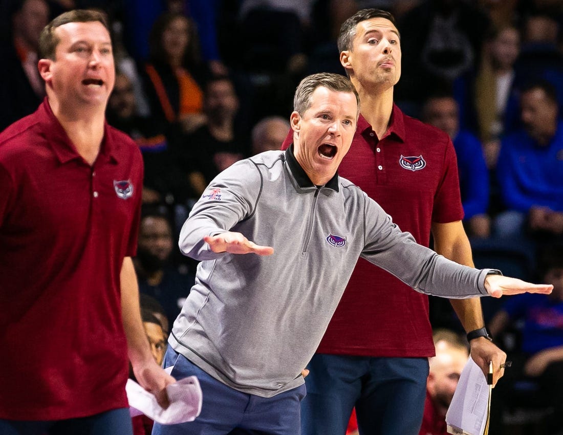 Florida Atlantic Owls head coach Dusty May coaches from the sideline in the second half. The Florida Gators men  s basketball team hosted the Florida Atlantic Owls at Billy Donovan Court at Exactech Arena in Gainesville, FL on Monday, November 14, 2022. Florida Atlantic defeated Florida 76-74.  [Doug Engle/Gainesville Sun]

Gai Ufbasketballfau