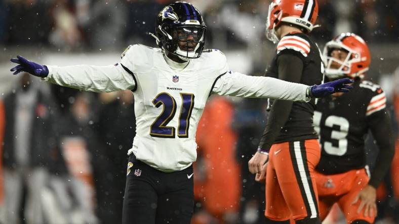 Dec 17, 2022; Cleveland, Ohio, USA; Baltimore Ravens cornerback Brandon Stephens (21) reacts after Cleveland Browns place kicker Cade York (3) missed a field goal during the second half at FirstEnergy Stadium. Mandatory Credit: Ken Blaze-USA TODAY Sports