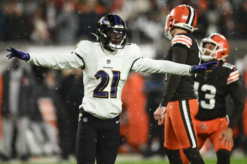 Dec 17, 2022; Cleveland, Ohio, USA; Baltimore Ravens cornerback Brandon Stephens (21) reacts after Cleveland Browns place kicker Cade York (3) missed a field goal during the second half at FirstEnergy Stadium. Mandatory Credit: Ken Blaze-USA TODAY Sports