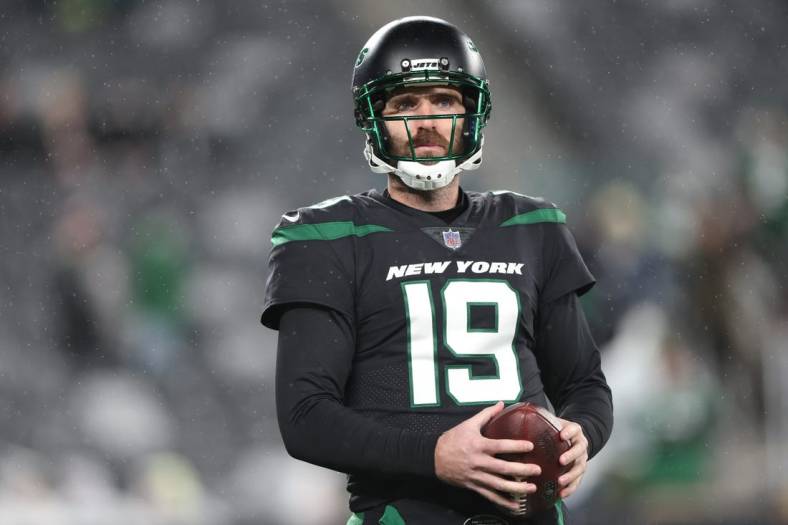 Dec 22, 2022; East Rutherford, New Jersey, USA; New York Jets quarterback Joe Flacco (19) warms up before the game against the Jacksonville Jaguars at MetLife Stadium. Mandatory Credit: Vincent Carchietta-USA TODAY Sports