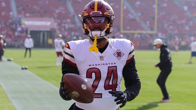 Dec 24, 2022; Santa Clara, California, USA; Washington Commanders running back Antonio Gibson (24) warms up before the game against the San Francisco 49ers at Levi's Stadium. Mandatory Credit: Sergio Estrada-USA TODAY Sports