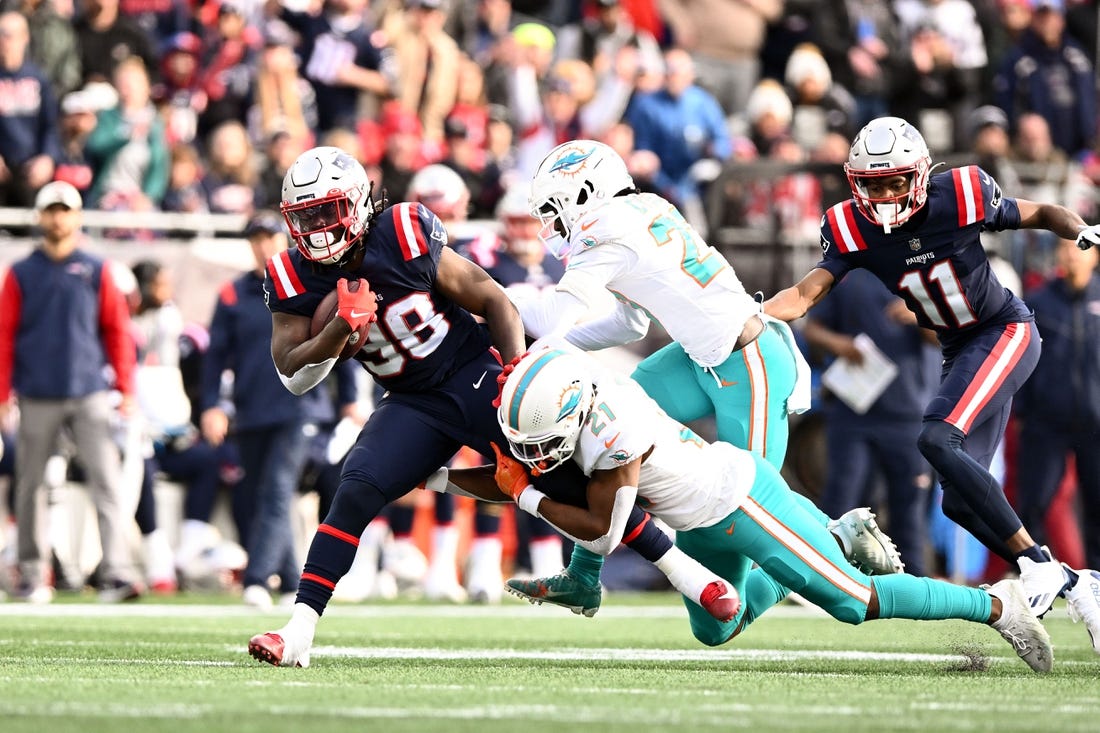 Dolphins, Patriots square off with playoff chances at stake