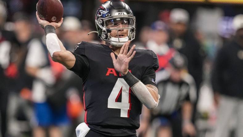 Jan 1, 2023; Atlanta, Georgia, USA; Atlanta Falcons quarterback Desmond Ridder (4) passes the ball against the Arizona Cardinals at Mercedes-Benz Stadium. Mandatory Credit: Dale Zanine-USA TODAY Sports