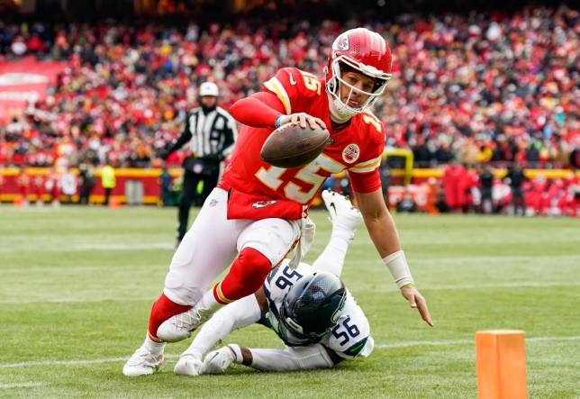 Chiefs seek top seed in AFC playoffs with finale against Raiders