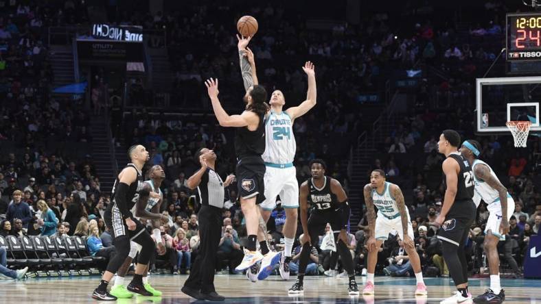 Jan 4, 2023; Charlotte, North Carolina, USA; Memphis Grizzlies center Steven Adams (4) and Charlotte Hornets center Mason Plumlee (24) tip off the game at the Spectrum Center. Mandatory Credit: Sam Sharpe-USA TODAY Sports