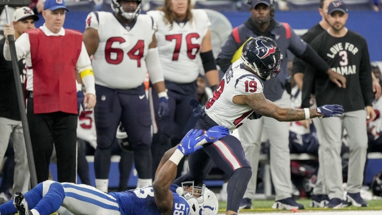 Jan 8, 2023; Indianapolis, Indiana, USA; Houston Texans wide receiver Amari Rodgers (19) slips through the grasp of Indianapolis Colts linebacker Bobby Okereke (58) on Sunday, Jan. 8, 2023, during a game against the Houston Texans at Lucas Oil Stadium. Mandatory Credit: Robert Scheer-USA TODAY Sports