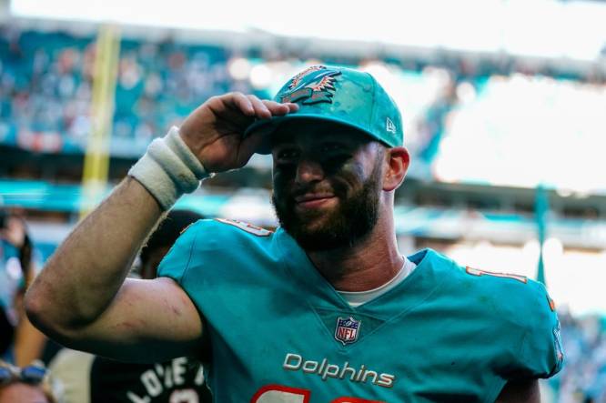 Dolphins' Skylar Thompson named starting QB for Sunday's Wild Card