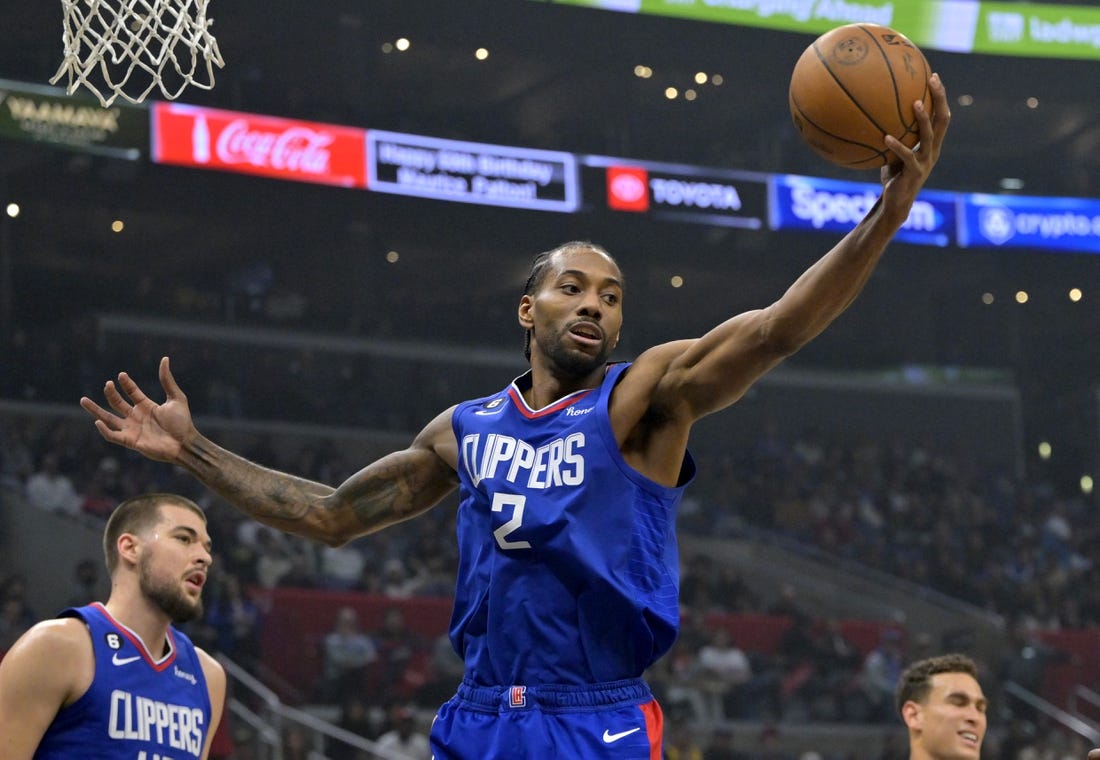 Clippers' Kawhi Leonard misses third straight game with knee injury 