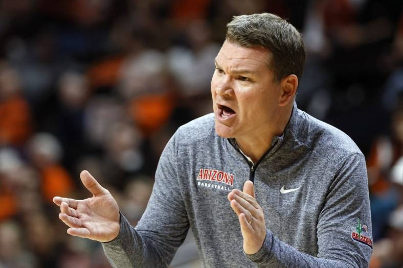 Jan 12, 2023; Corvallis, Oregon, USA; Arizona Wildcats head coach Tommy Lloyd encourages his team during the first half against the Oregon State Beavers at Gill Coliseum. Mandatory Credit: Soobum Im-USA TODAY Sports